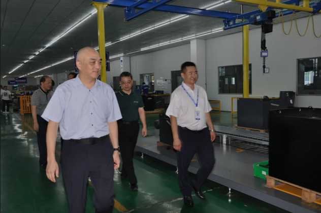 宣城市委副書記、市長何淳寬攜中科大教授來益佳通開展“新能源產業發展與合作”調研活動 